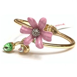 NWT Betsey Johnson 💋 BETSEYS FLOWER SHOW Gold Tone CZ Crystals Hinged Bracelet
